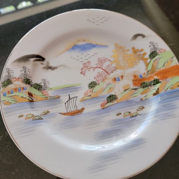 Vintage Japanese Kutani Dinner Plates Mt Fuji Gold Painted Porcelain Set of 6 - Picture 7 of 10